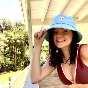 Meet your Posher, Ella